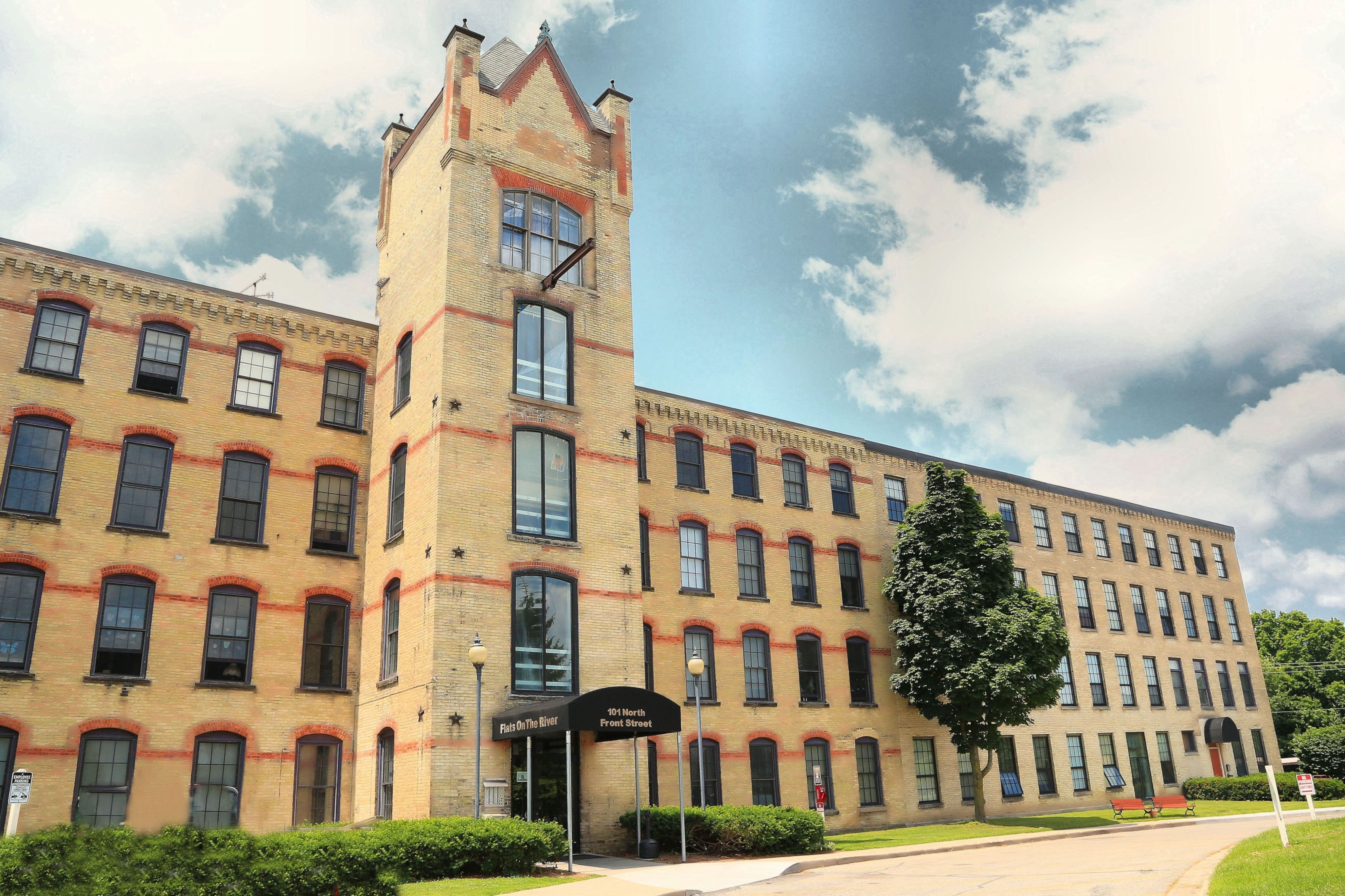 Flats on the River Apartments in Belding, MI